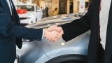 Il mercato delle auto usate: calano i trasferimenti netti e le auto con pi� di 10 anni sfiorano il 50%